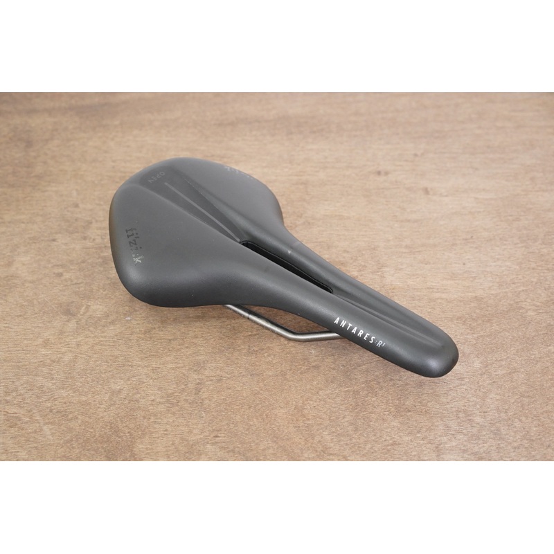 150mm (Large) Fizik Antares R3 Open Kium Rail Road Saddle 238g