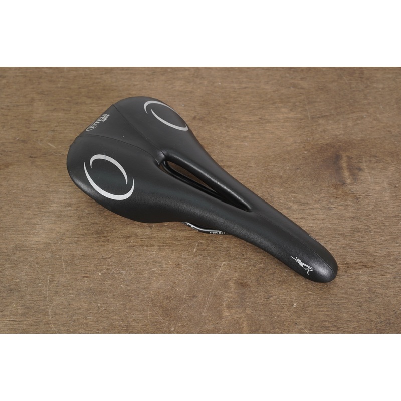 135mm Selle Italia XR Flow FeC Alloy Rail Road Saddle 262g